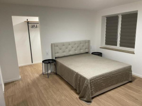 Neuwertige zwei Zimmer Ferienwohnung